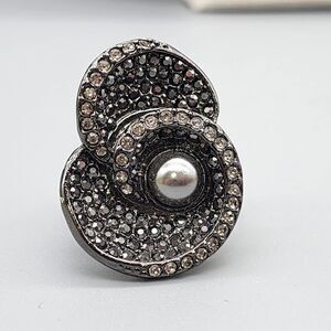 Elegant Black and Silver Crystal Ring